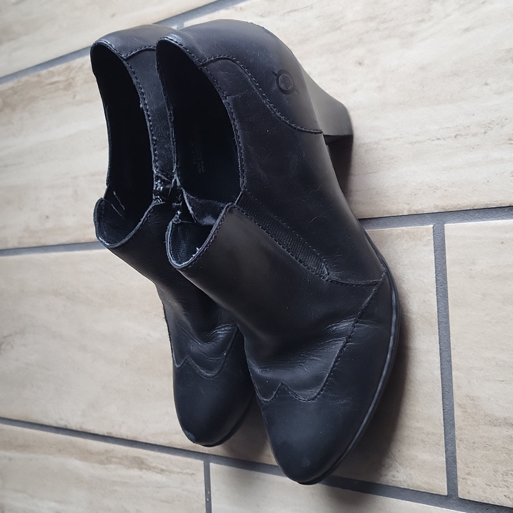 SALE--Born shoes